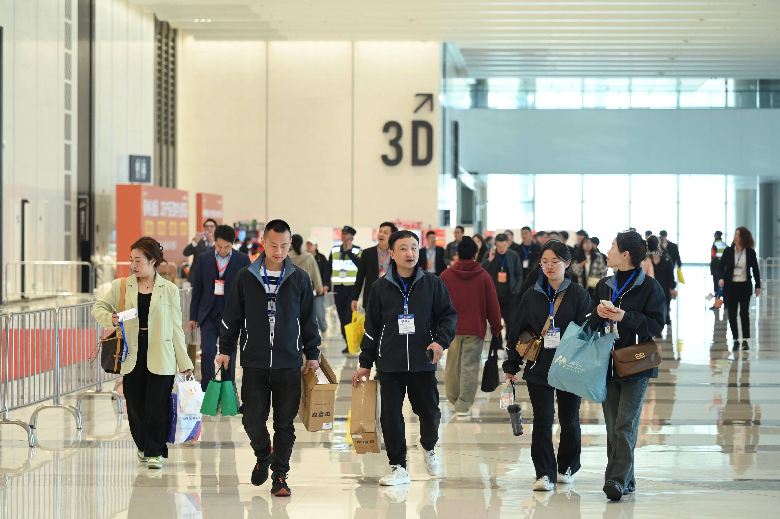 雷火竞技APP官网礼赠市场卷出新高度潮玩类电子产品正在杀入！(图2)